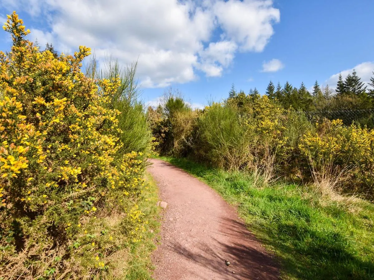 Inviting Holiday Home With Garden Lanrelas