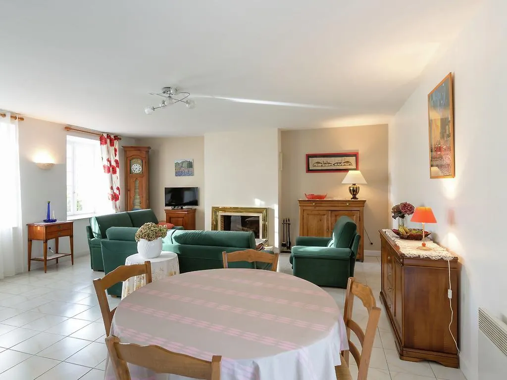 Inviting Holiday Home With Garden Lanrelas