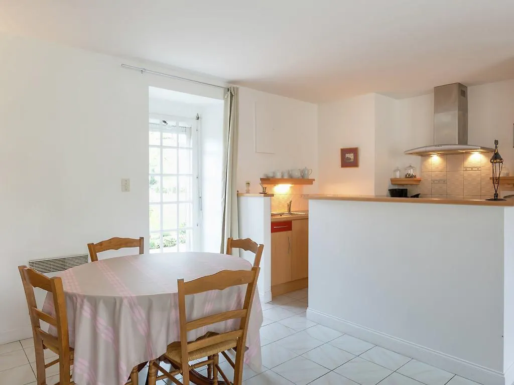 Inviting Holiday Home With Garden Lanrelas