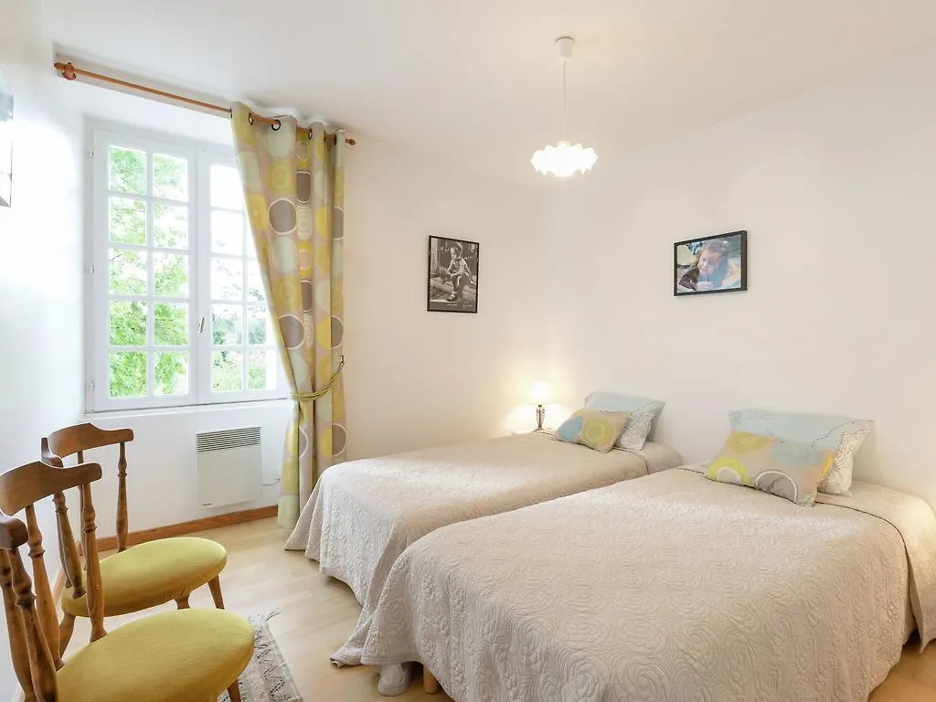 Inviting Holiday Home With Garden Lanrelas