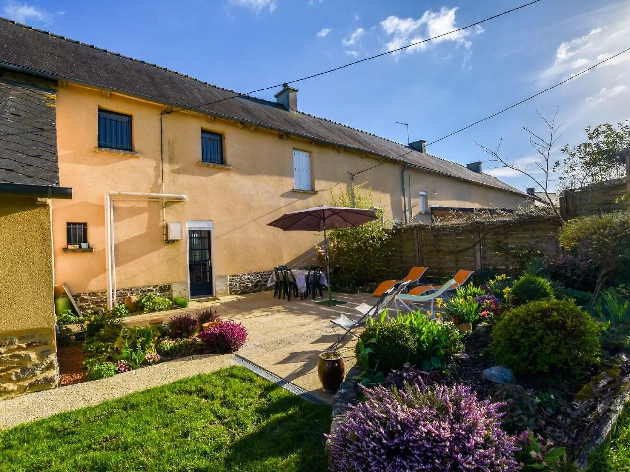 Inviting Holiday Home With Garden Lanrelas