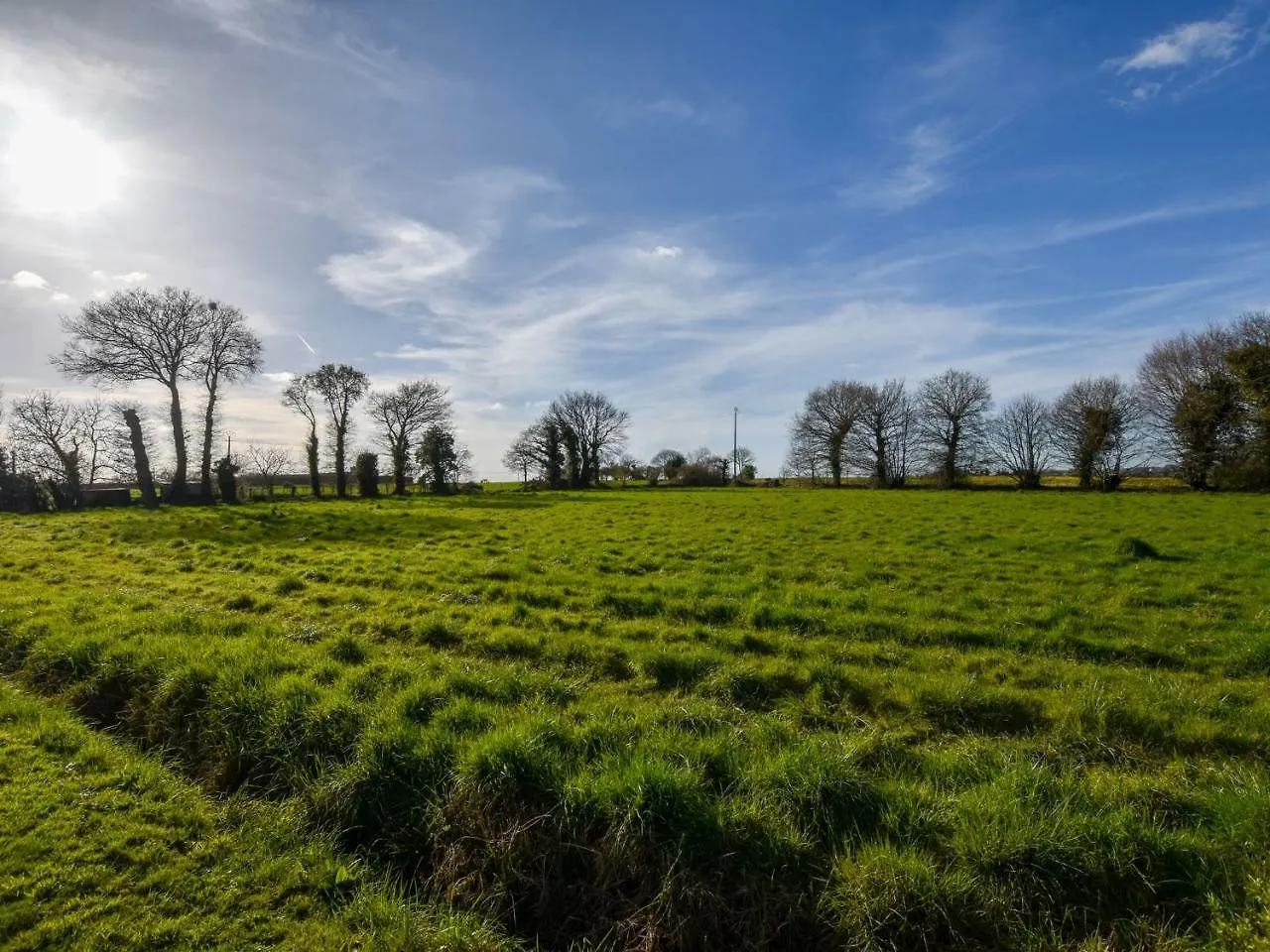 Inviting Holiday Home With Garden Lanrelas フランス