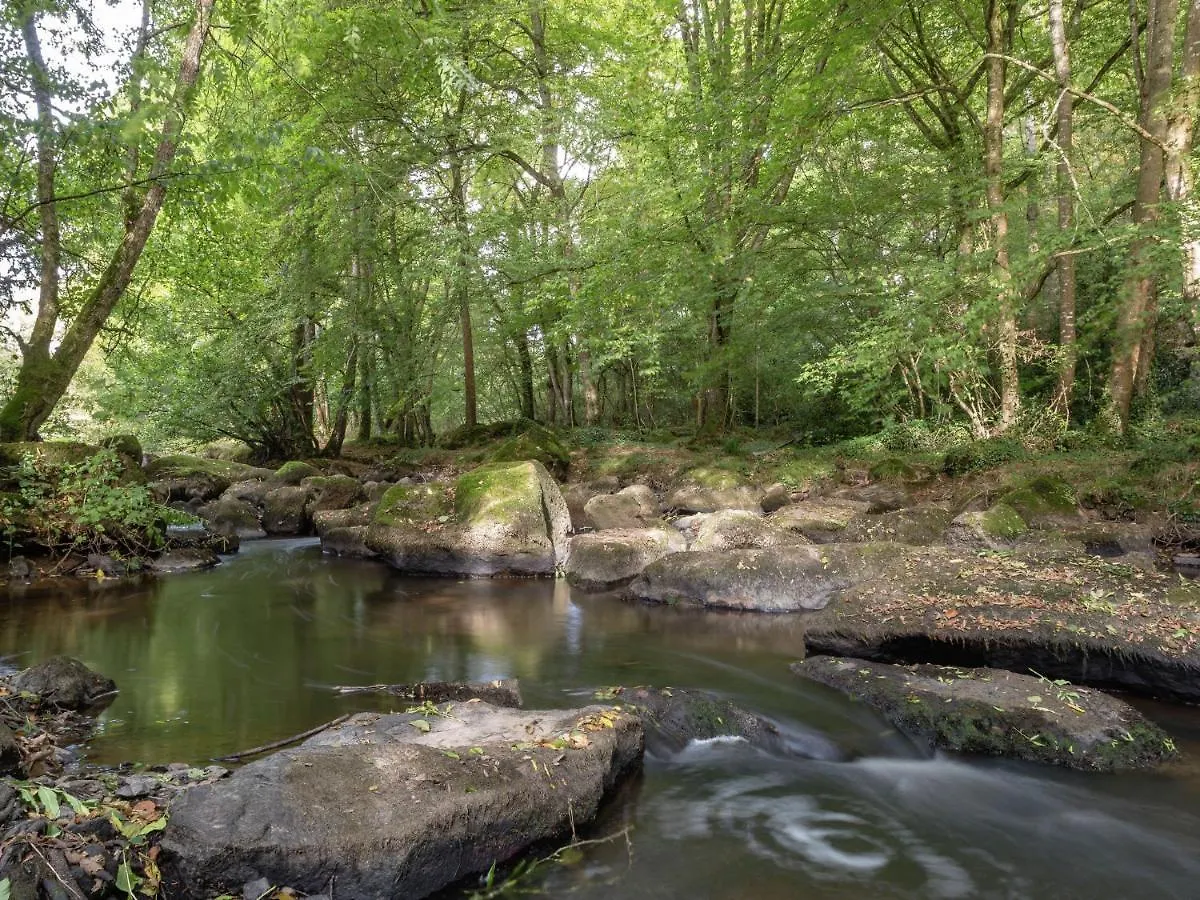 Inviting Holiday Home With Garden Lanrelas